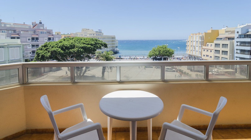 Apartamentos Durazno Sur Balcón de los apartamentos Durazno Sur con vistas a la plaza y a la playa de El Médano